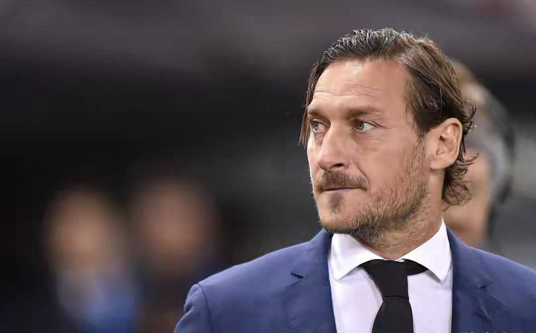 罗马迎来百年荣耀在望，闯入欧冠的关键时刻，一人地位超越托蒂与加斯佩里尼